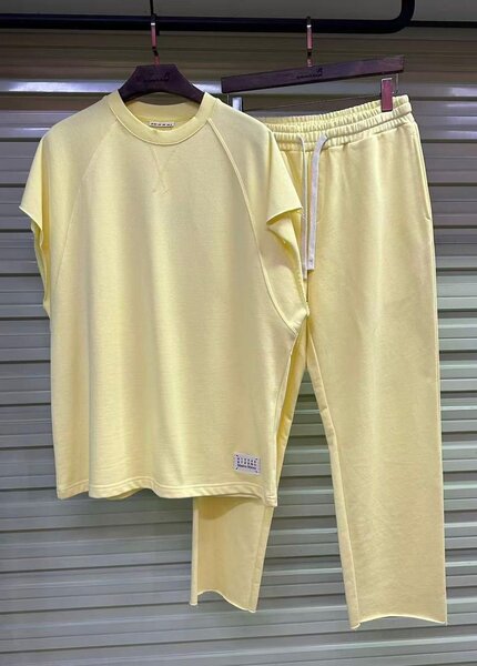 Costume décontracté d'été