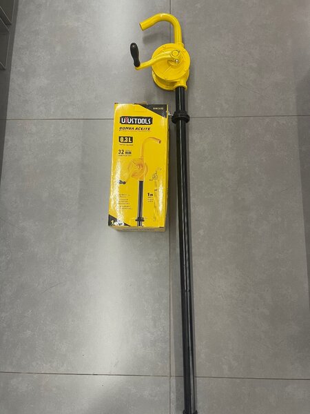 Pompe à huile manuelle rotative