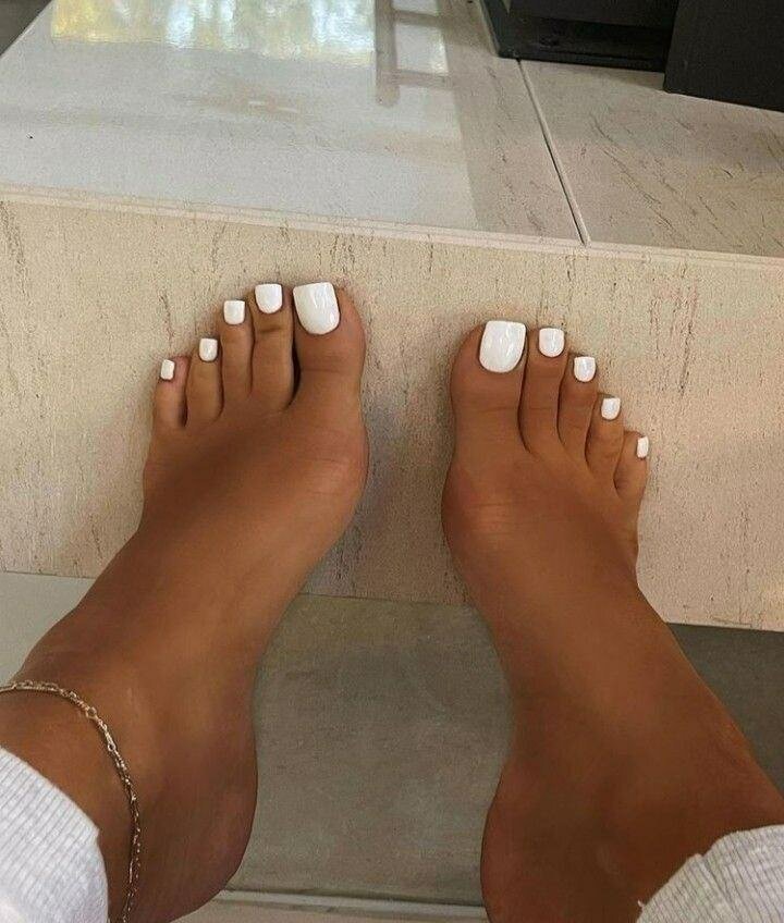 Press on nails pieds