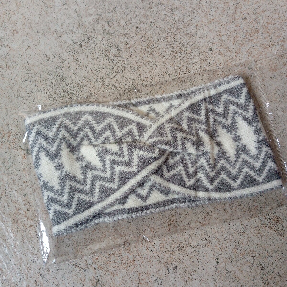 Bandeau tricoté motif géométrique