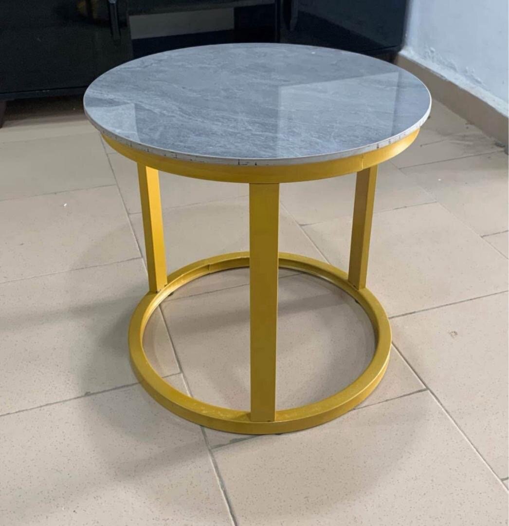 Tables basses modernes colorées