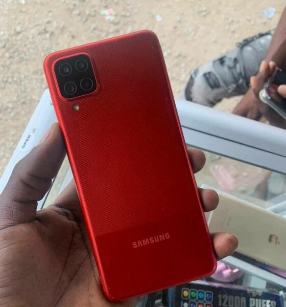 Samsung Galaxy A12 Rouge