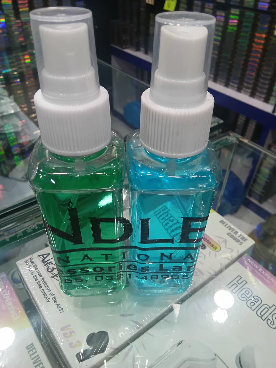 Mobile screen  cleaning shower