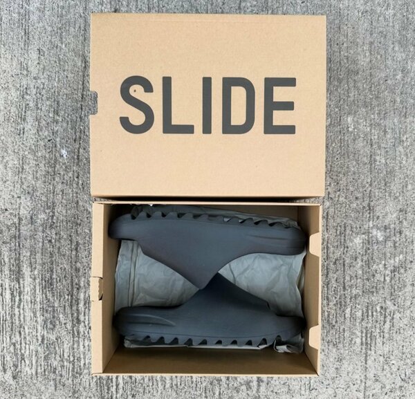 Adidas Yeezy slides black