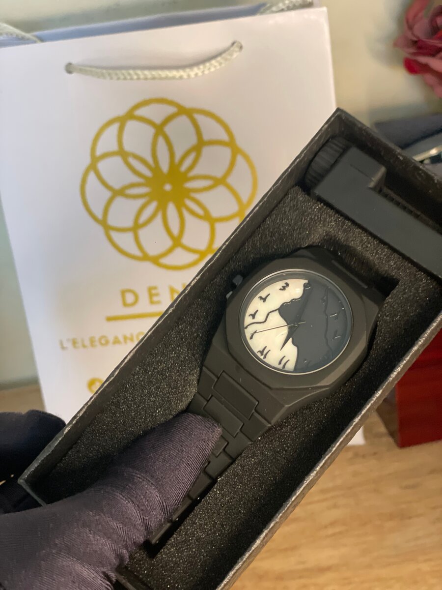 Montre élégante noire design unique