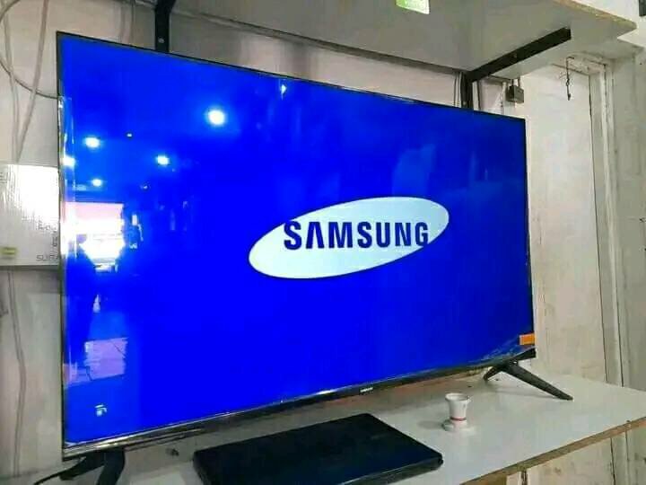 LED frameless 4k UHD android smart tvs