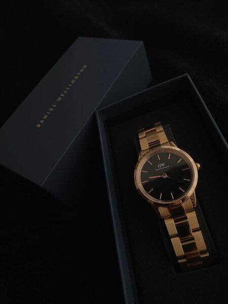 Montre élégante en or rose