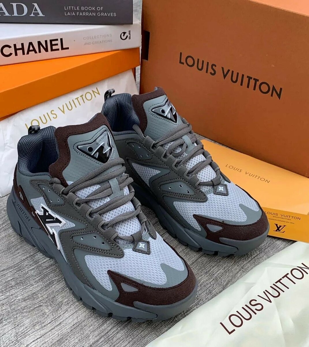 LOUIS VUITTON SNEAKER