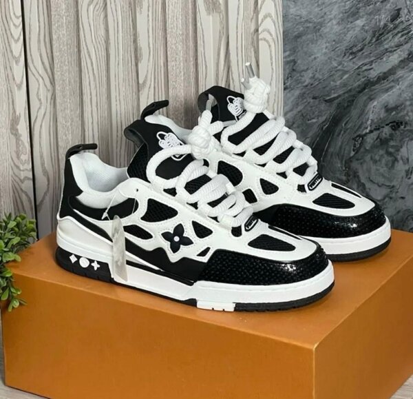 LOUIS VUITTON CLASSIC