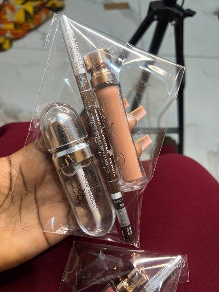 Ensemble maquillage lèvres et sourcils