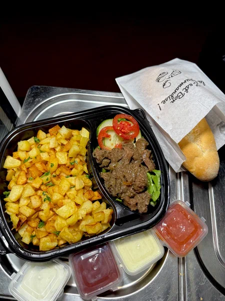 Plat de Viande et Pommes de Terre