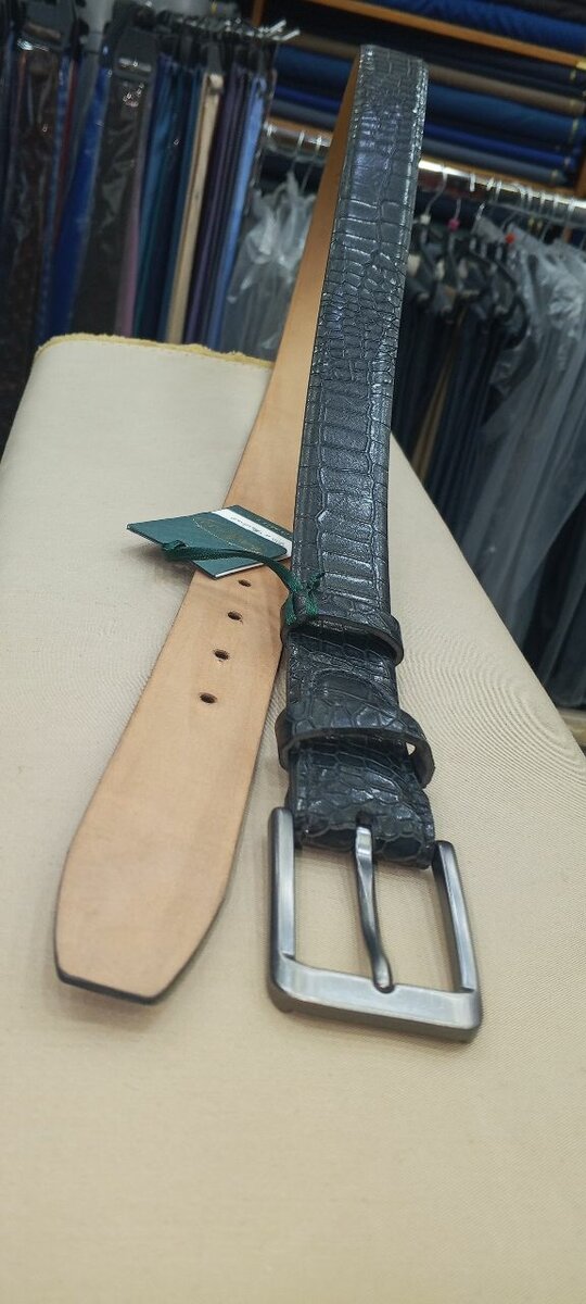 Ceinture en cuir crocodile élégante