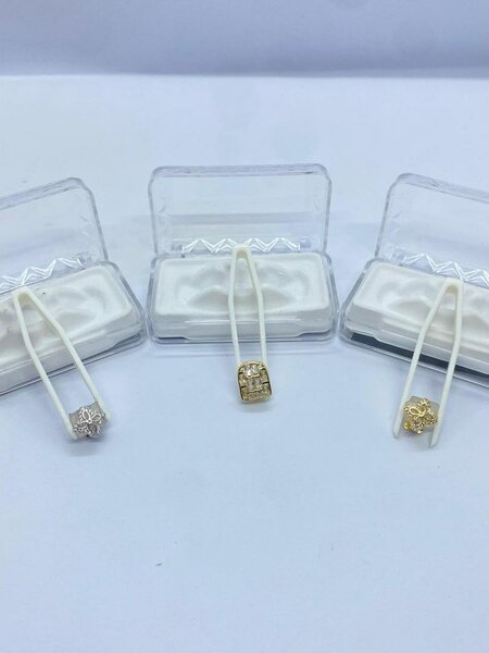 Dents préciieuses en strass