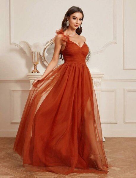 Шикарное вечернее платье