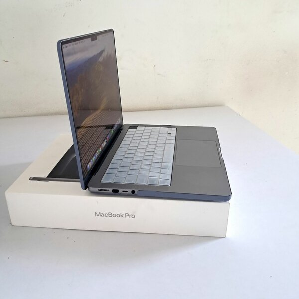 MacBook Pro M3 14"