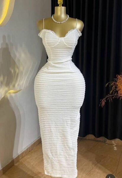 Robe moulante blanche élégante