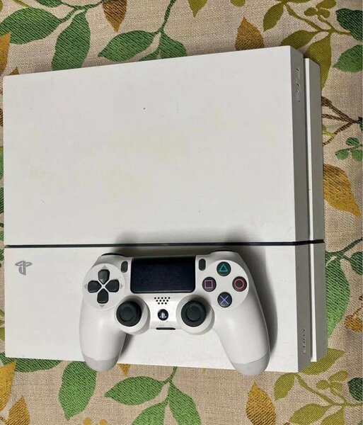 Console PS4 blanche avec manette