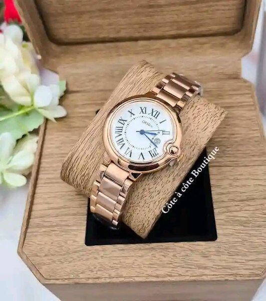 Montre élégante en acier doré