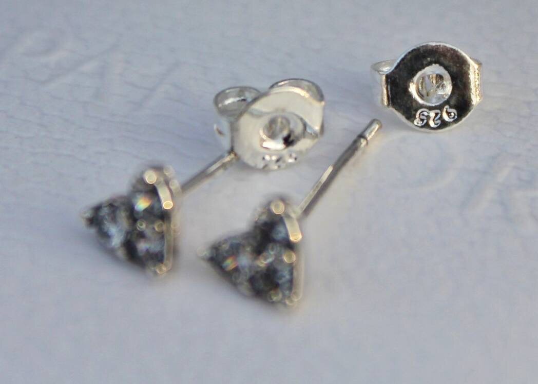 Нежные серьги от Pandora