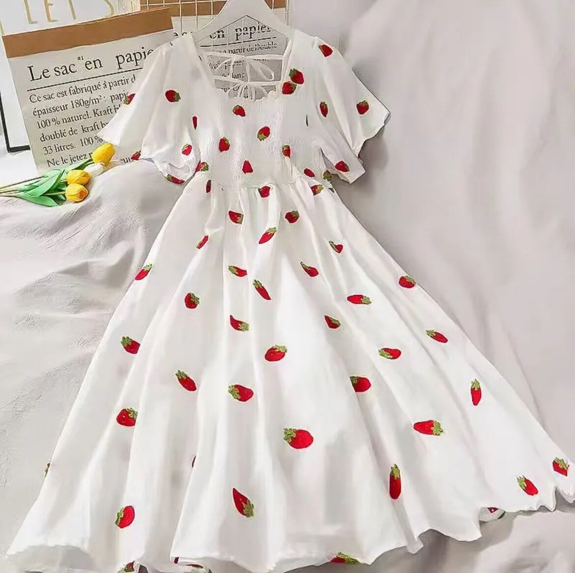 Платья с клубникой