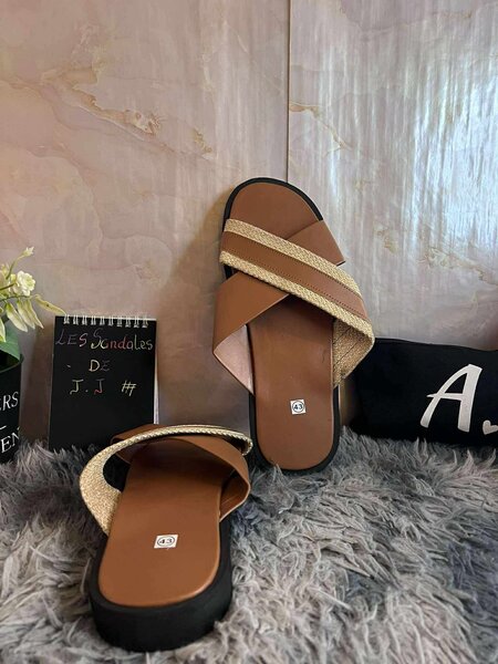 Sandales croisées élégantes