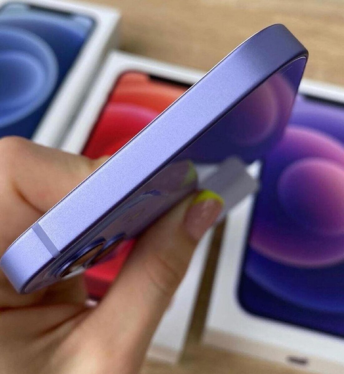 iPhone 12 modèle violet