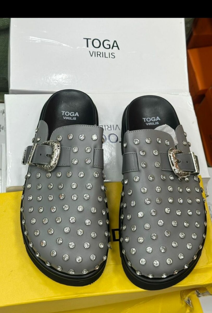 Mules en cuir cloutées pour hommes