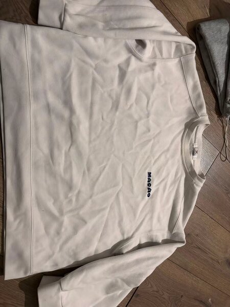 сидит оверзайс