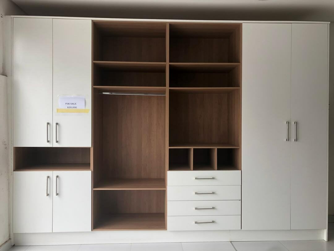 Wardrobe unit