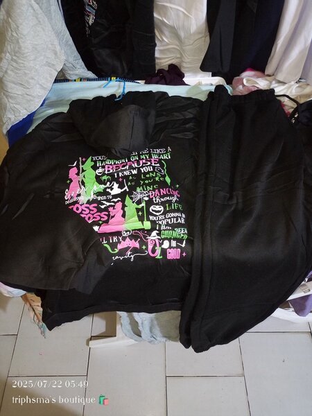 Ensemble jogging noir graphique