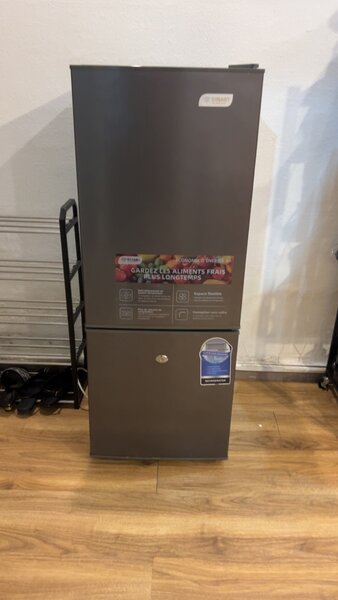 Réfrigérateur moderne éco-énergétique