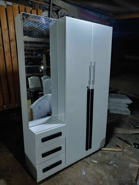 Armoire avec miroir moderne