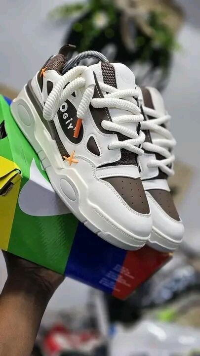 Baskets Blanc et Marron