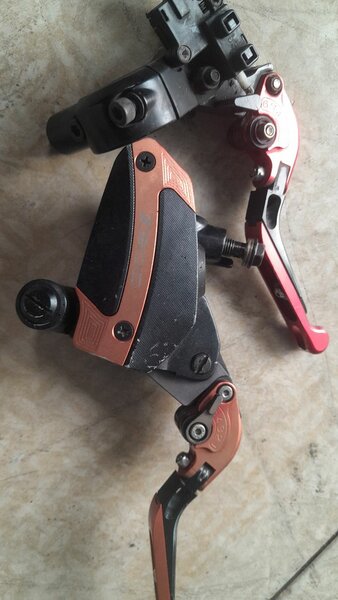 Leviers de frein moto réglables