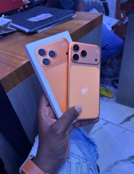 iPhone 17 pro Max 256 gb j