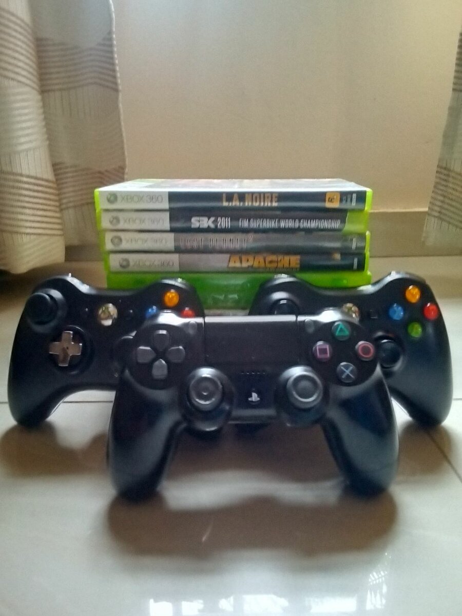 XBOX 360 & PLAYSTATION 4 GAME BUNDLE