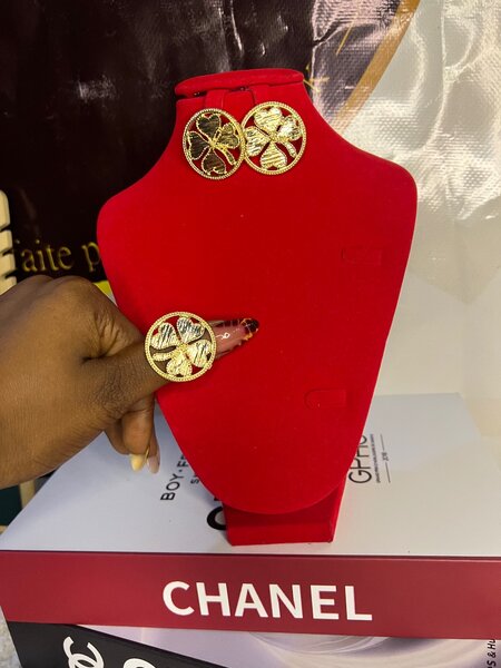 Boucles d'oreilles élégantes dorées