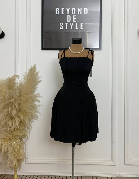 SWEET GIRL HOOK & EYE PLEATED DRESS.