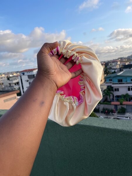 Bonnet en satin double face