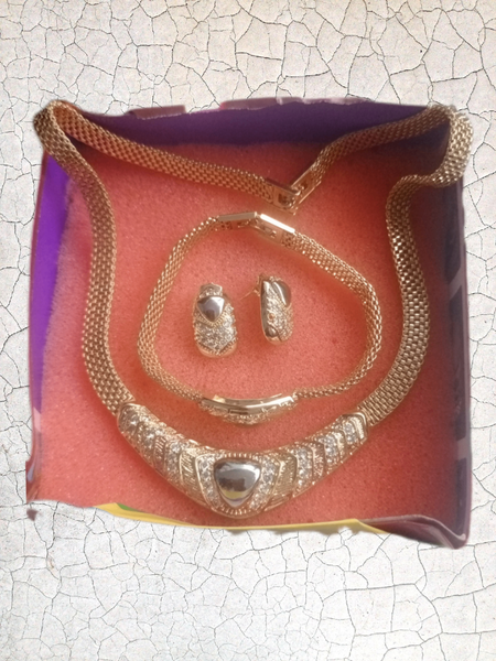 Parure élégante en or pour femmes