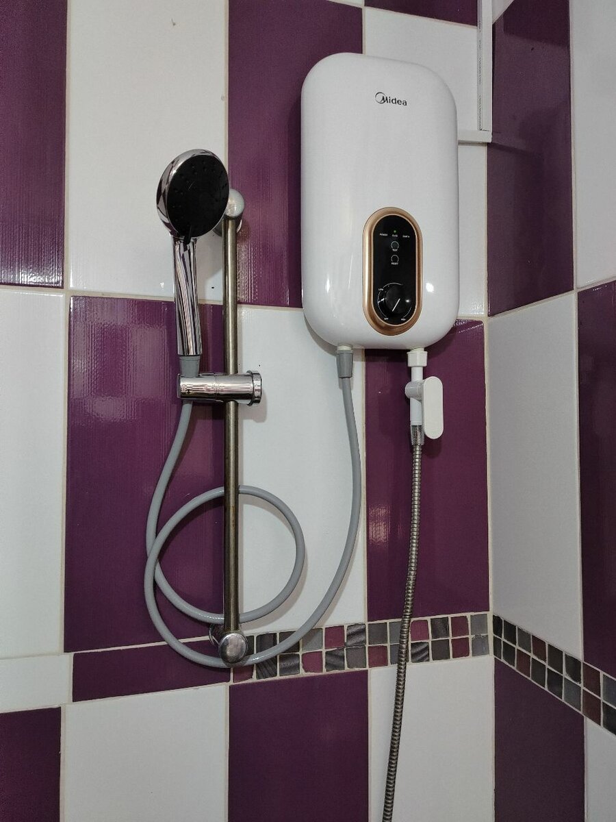 Chauffe-eau instantané Midea