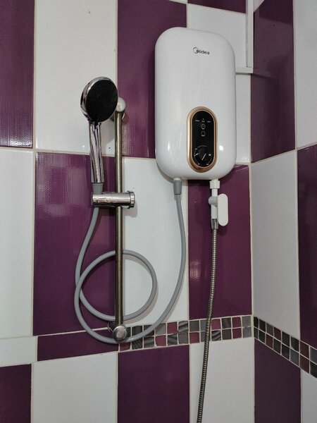 Chauffe-eau instantané Midea