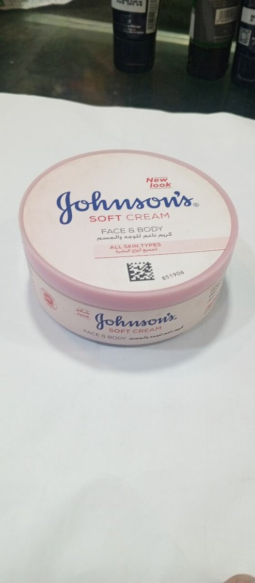 Johnson Moistureising Cream