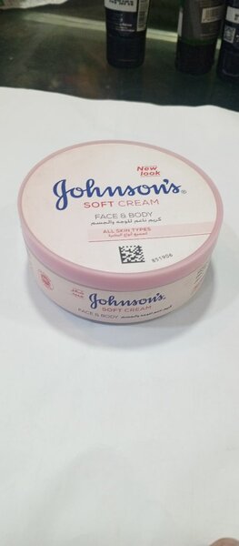 Johnson Moistureising Cream