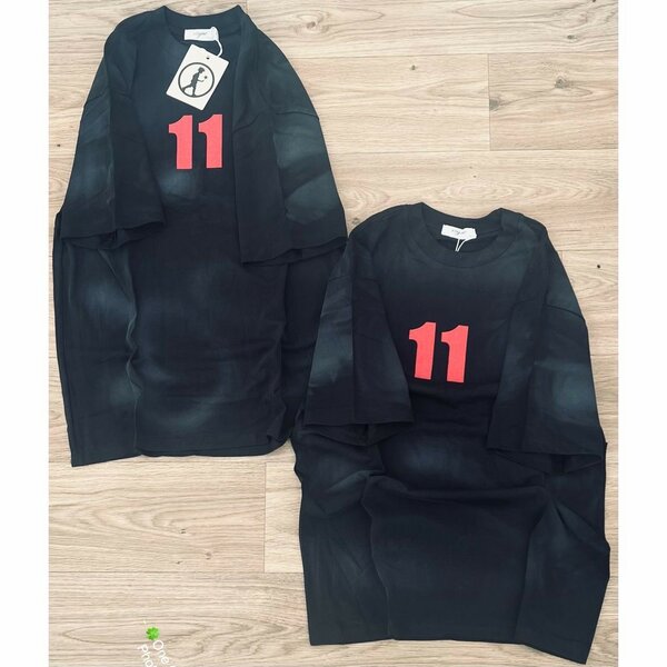T-shirt graphique noir unisexe