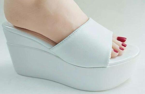 Sandales compensées blanches