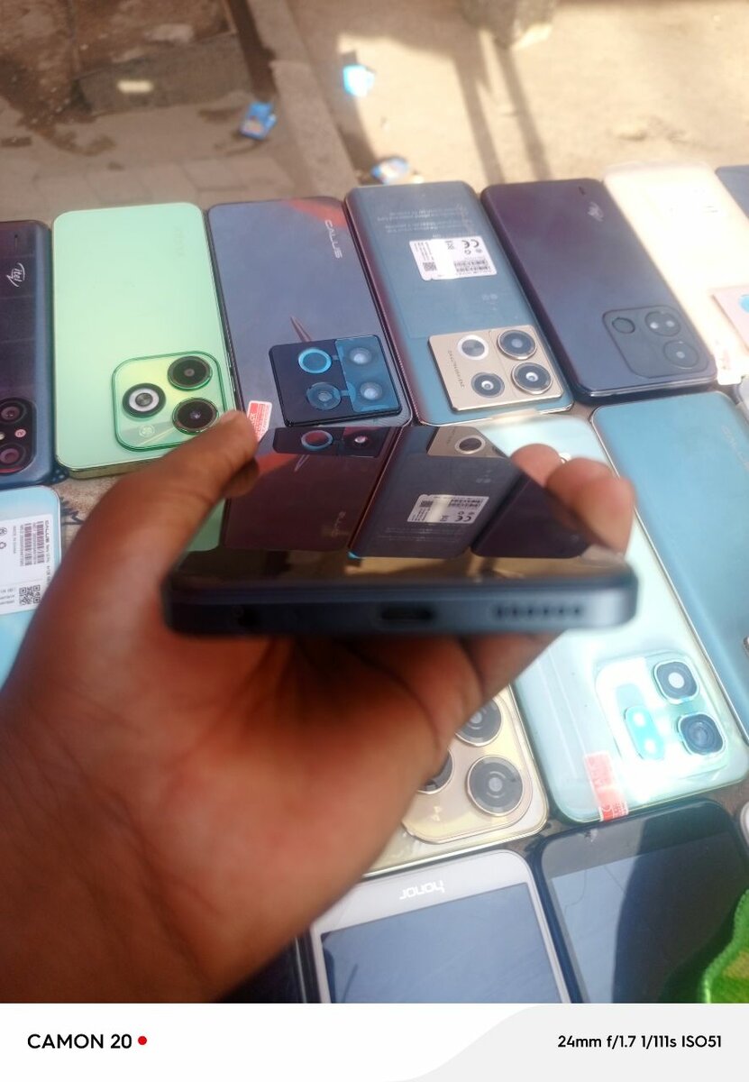 Pop8 tecno 64gb 4gb ram