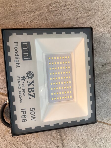 Flood lights (Xbz 50 yards)