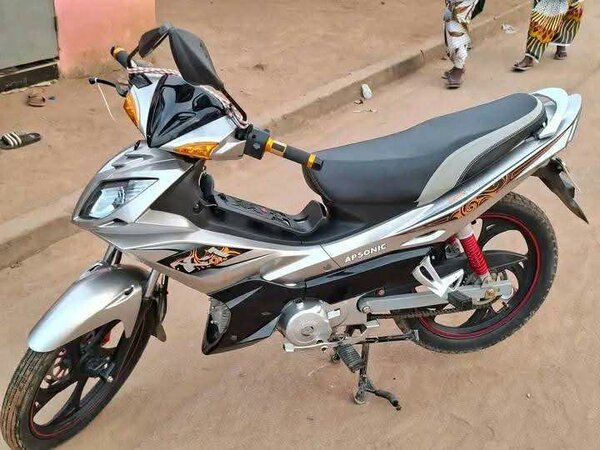 Moto Apsonic moderne et stylée