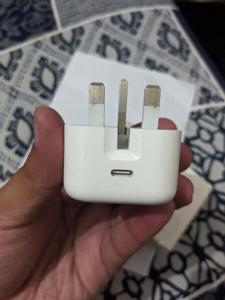 Apple original 20 watt 3-pin adapter
